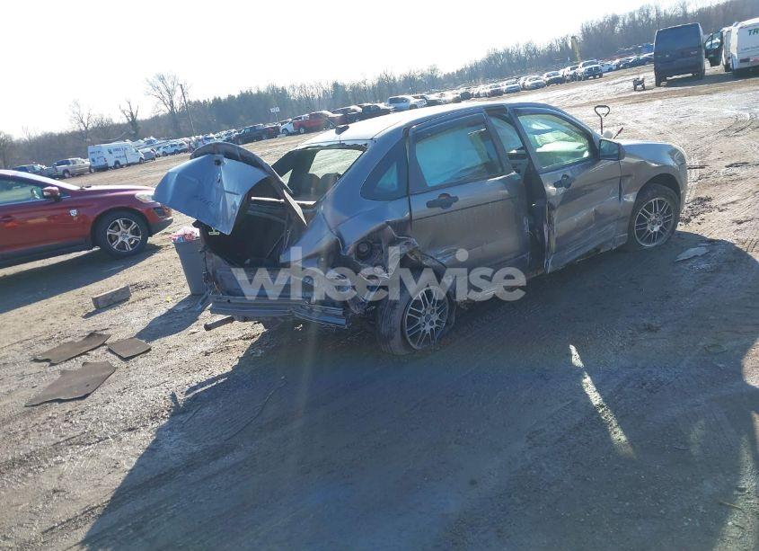 Photo 4 of 2010 Ford Focus SE (VIN 1FAHP3FN6AW202736)