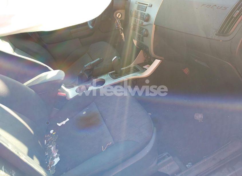 Photo 5 of 2010 Ford Focus SE (VIN 1FAHP3FN6AW202736)