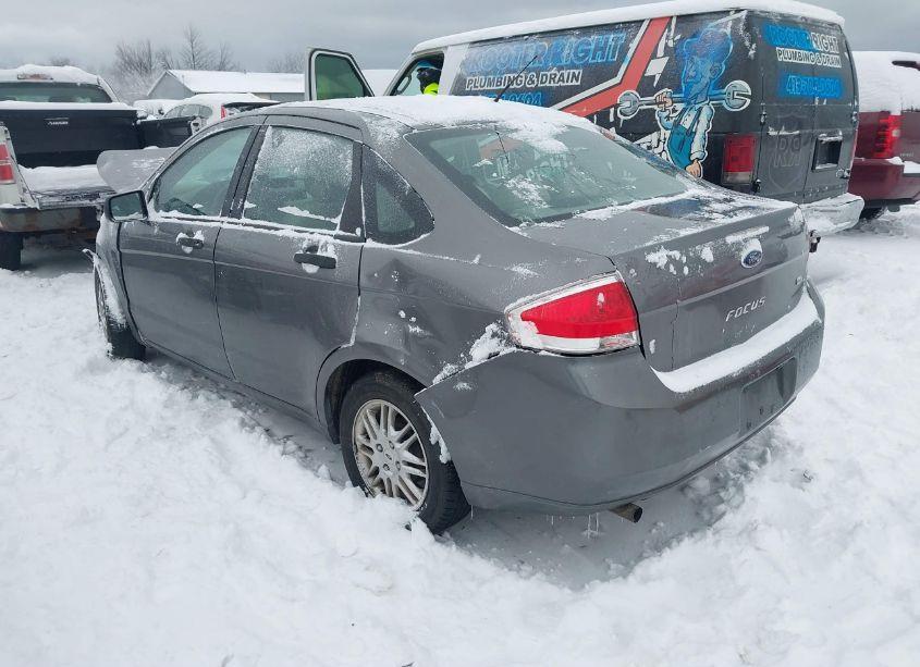 Photo 3 of 2010 Ford Focus SE (VIN 1FAHP3FN6AW213087)