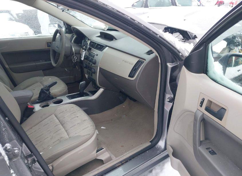 Photo 5 of 2010 Ford Focus SE (VIN 1FAHP3FN6AW213087)