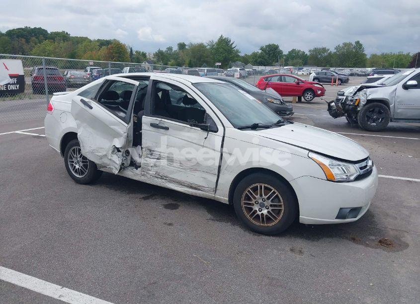 2010 Ford Focus SE (VIN 1FAHP3FN6AW219259) main photo