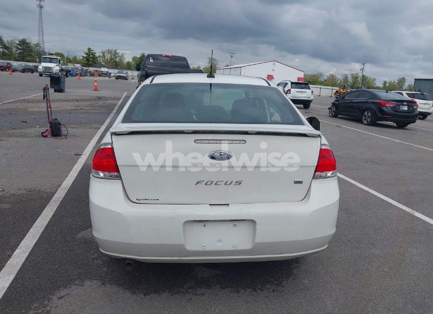 Photo 16 of 2010 Ford Focus SE (VIN 1FAHP3FN6AW219259)