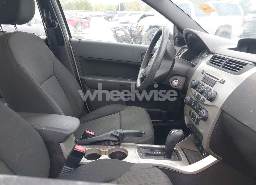 Photo 5 of 2010 Ford Focus SE (VIN 1FAHP3FN6AW219259)