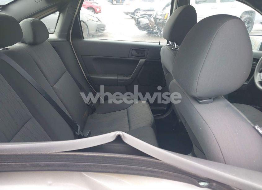 Photo 8 of 2010 Ford Focus SE (VIN 1FAHP3FN6AW219259)