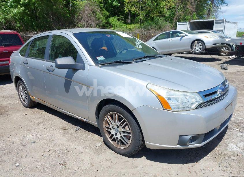 2010 Ford Focus SE (VIN 1FAHP3FN6AW223943) main photo