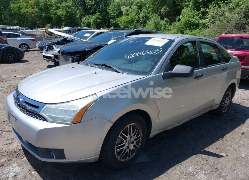 Photo 2 of 2010 Ford Focus SE (VIN 1FAHP3FN6AW223943)