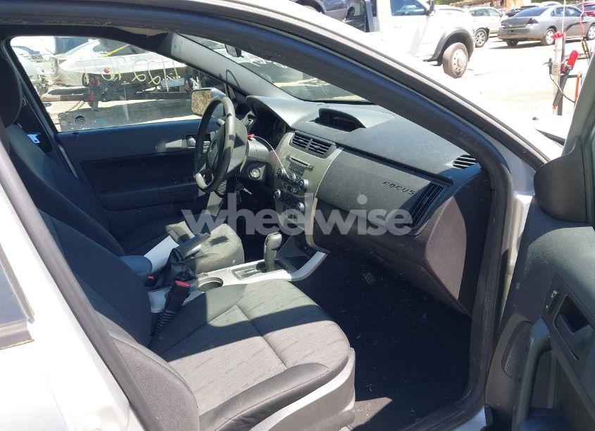 Photo 5 of 2010 Ford Focus SE (VIN 1FAHP3FN6AW223943)