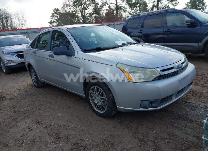 2010 Ford Focus SE (VIN 1FAHP3FN6AW231704) main photo