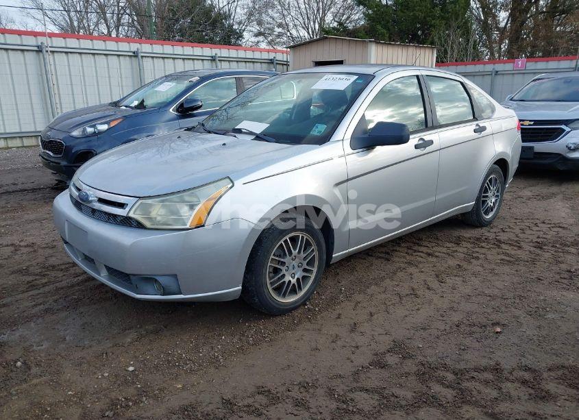 Photo 2 of 2010 Ford Focus SE (VIN 1FAHP3FN6AW231704)