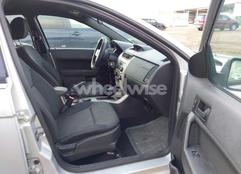 Photo 5 of 2010 Ford Focus SE (VIN 1FAHP3FN6AW231704)