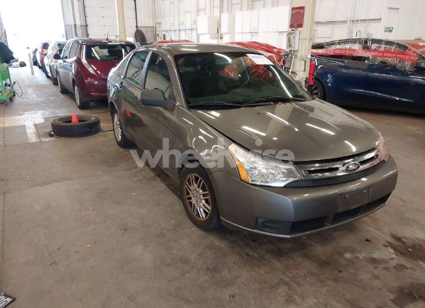 2010 Ford Focus SE (VIN 1FAHP3FN6AW251984) main photo