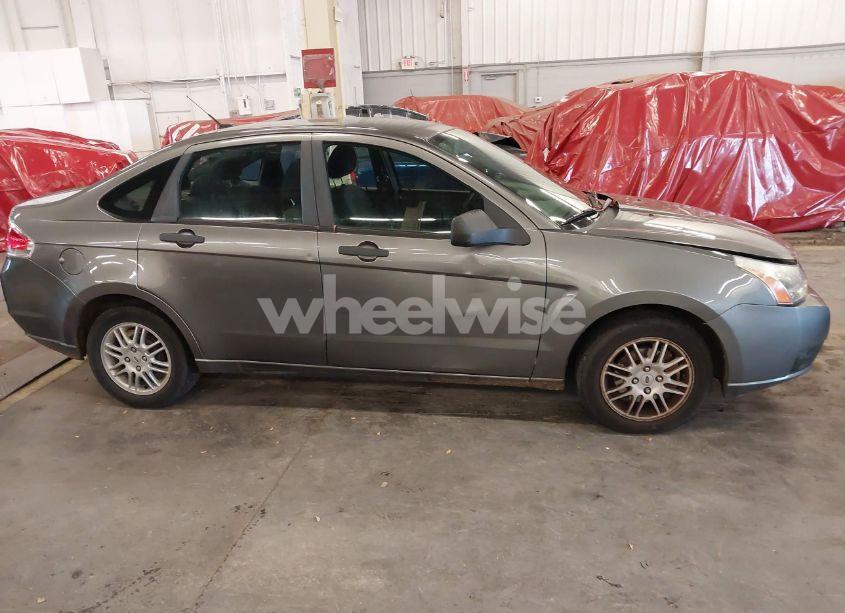 Photo 14 of 2010 Ford Focus SE (VIN 1FAHP3FN6AW251984)