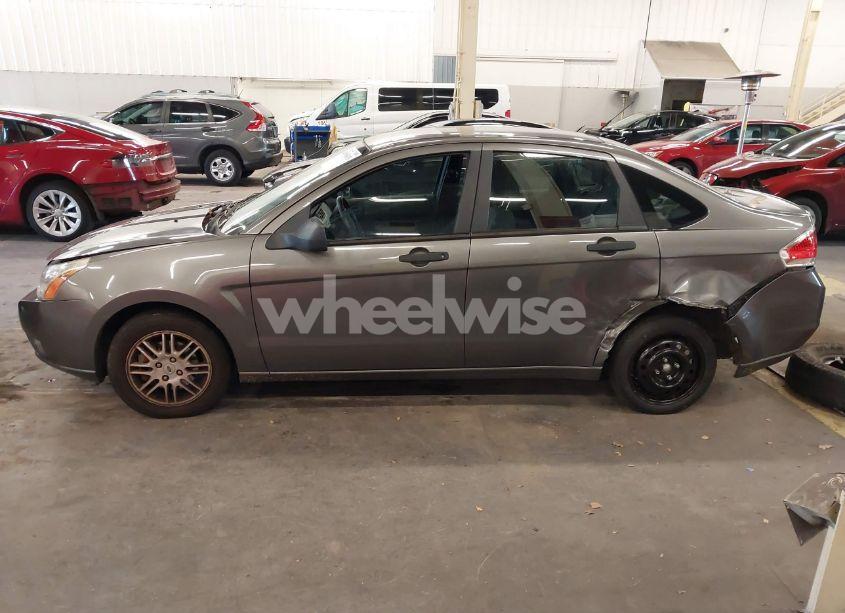 Photo 15 of 2010 Ford Focus SE (VIN 1FAHP3FN6AW251984)