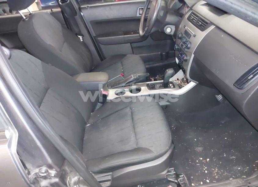 Photo 5 of 2010 Ford Focus SE (VIN 1FAHP3FN6AW251984)