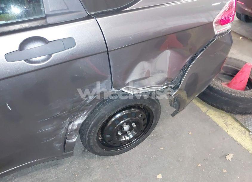 Photo 6 of 2010 Ford Focus SE (VIN 1FAHP3FN6AW251984)