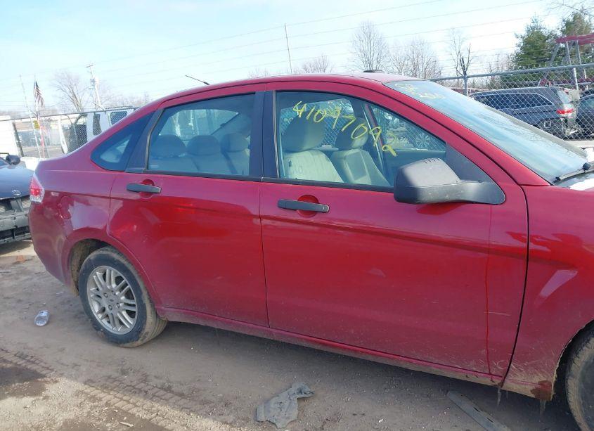 Photo 14 of 2010 Ford Focus SE (VIN 1FAHP3FN6AW258627)