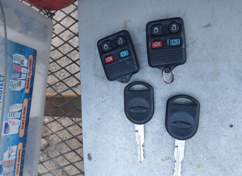 Photo 11 of 2010 Ford Focus SE (VIN 1FAHP3FN6AW268137)