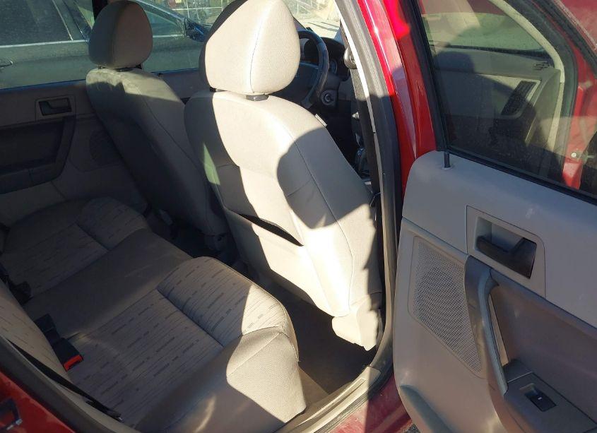 Photo 8 of 2010 Ford Focus SE (VIN 1FAHP3FN6AW268137)