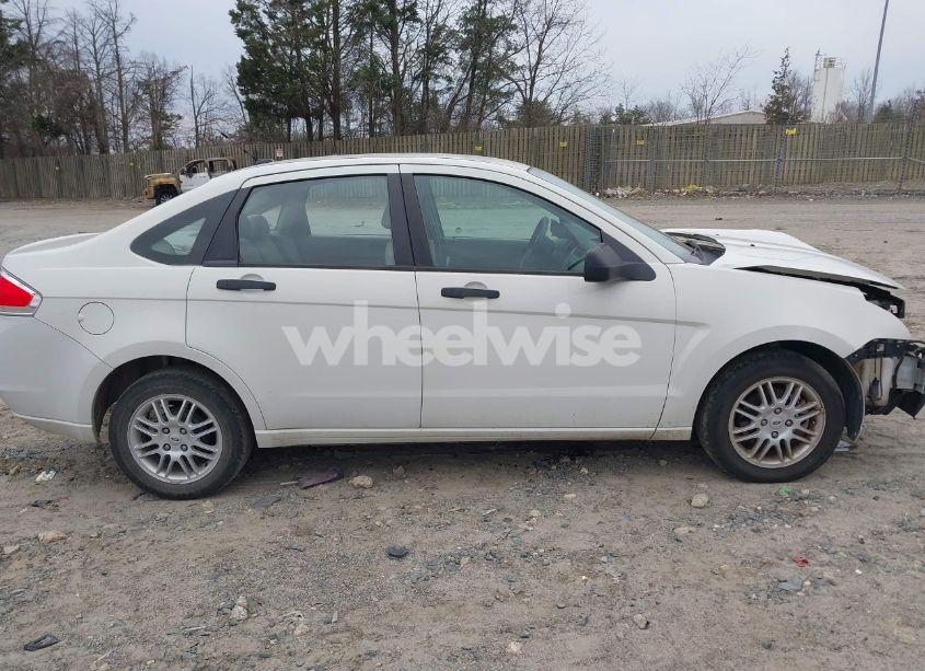 Photo 14 of 2010 Ford Focus SE (VIN 1FAHP3FN6AW293054)