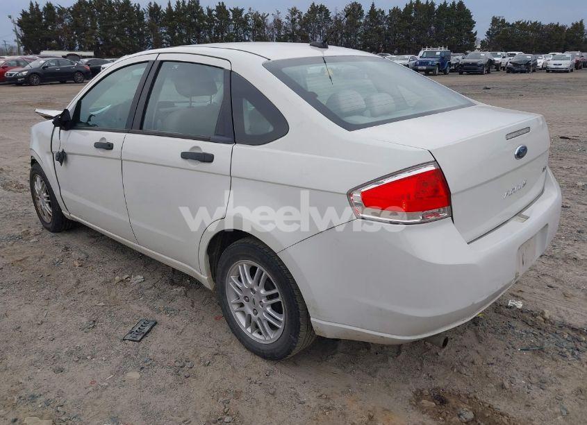 Photo 3 of 2010 Ford Focus SE (VIN 1FAHP3FN6AW293054)