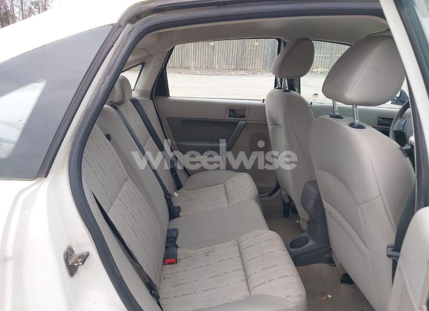 Photo 8 of 2010 Ford Focus SE (VIN 1FAHP3FN6AW293054)