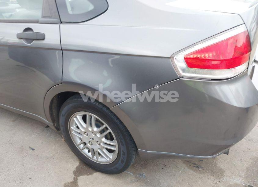 Photo 12 of 2011 Ford Focus SE (VIN 1FAHP3FN6BW130485)