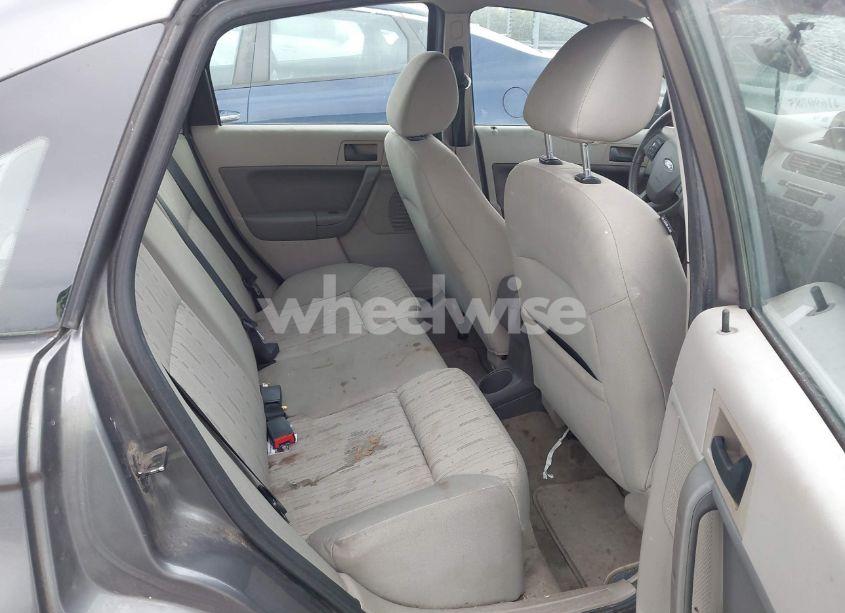 Photo 8 of 2011 Ford Focus SE (VIN 1FAHP3FN6BW130485)