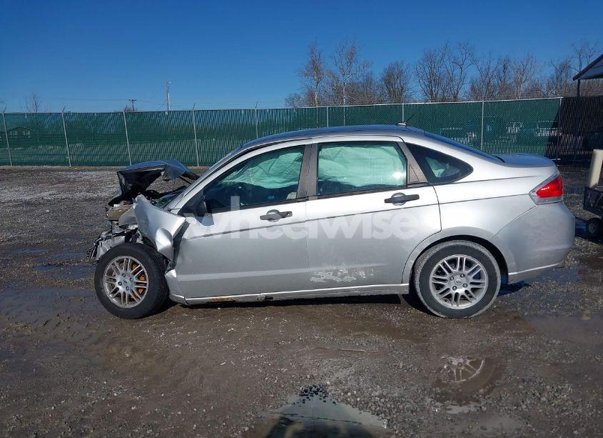 Photo 14 of 2011 Ford Focus SE (VIN 1FAHP3FN6BW145522)