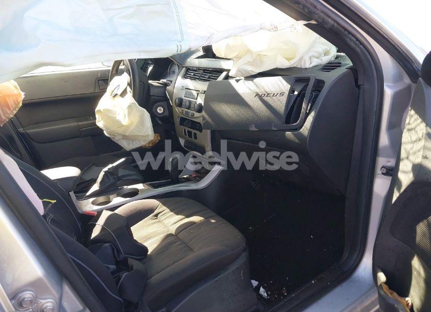 Photo 5 of 2011 Ford Focus SE (VIN 1FAHP3FN6BW145522)