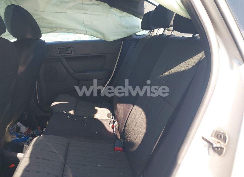 Photo 8 of 2011 Ford Focus SE (VIN 1FAHP3FN6BW145522)