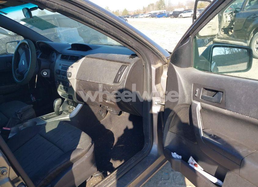 Photo 5 of 2011 Ford Focus SE (VIN 1FAHP3FN6BW146038)