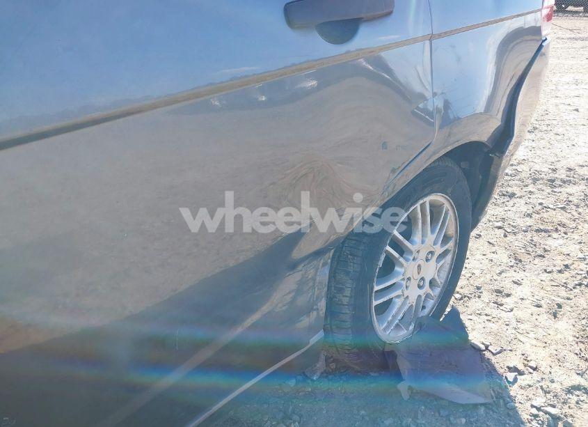 Photo 6 of 2011 Ford Focus SE (VIN 1FAHP3FN6BW146038)