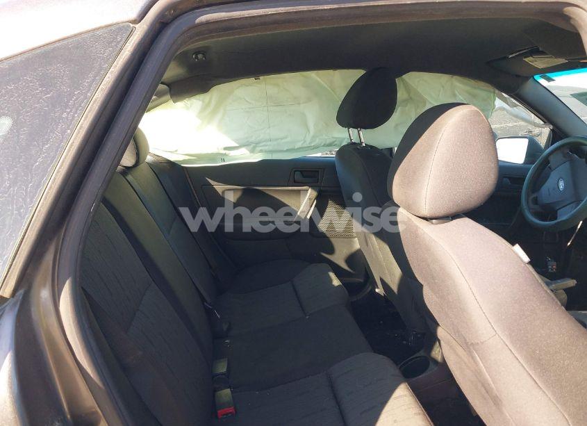 Photo 8 of 2011 Ford Focus SE (VIN 1FAHP3FN6BW146038)