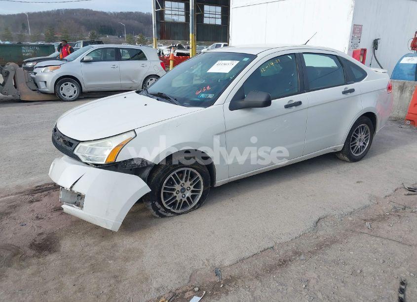 Photo 2 of 2011 Ford Focus SE (VIN 1FAHP3FN6BW176138)