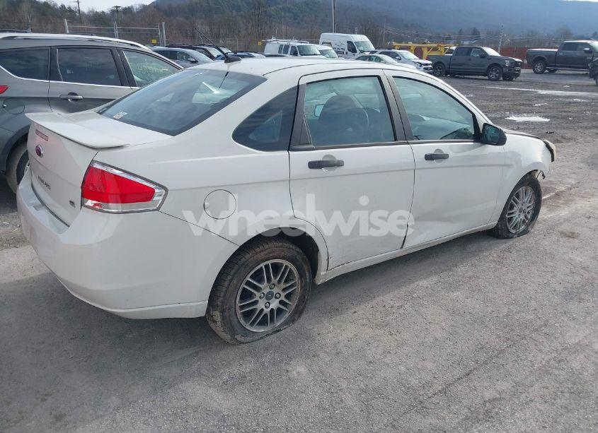 Photo 4 of 2011 Ford Focus SE (VIN 1FAHP3FN6BW176138)