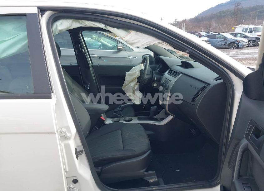 Photo 5 of 2011 Ford Focus SE (VIN 1FAHP3FN6BW176138)