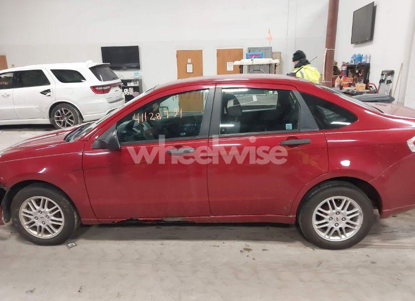 Photo 15 of 2011 Ford Focus SE (VIN 1FAHP3FN6BW184028)