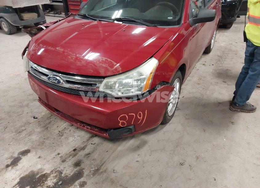 Photo 2 of 2011 Ford Focus SE (VIN 1FAHP3FN6BW184028)