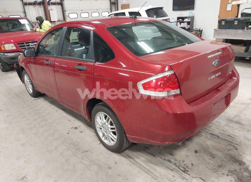 Photo 3 of 2011 Ford Focus SE (VIN 1FAHP3FN6BW184028)