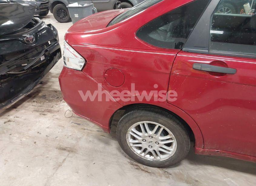 Photo 4 of 2011 Ford Focus SE (VIN 1FAHP3FN6BW184028)