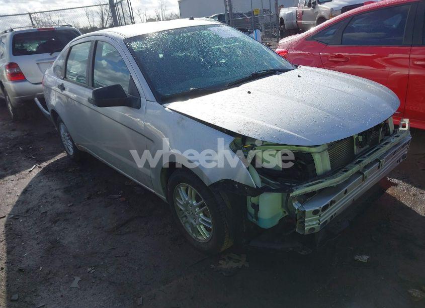 2011 Ford Focus SE (VIN 1FAHP3FN6BW188645) main photo