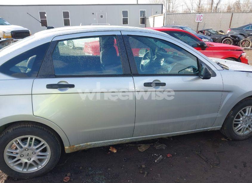 Photo 14 of 2011 Ford Focus SE (VIN 1FAHP3FN6BW188645)