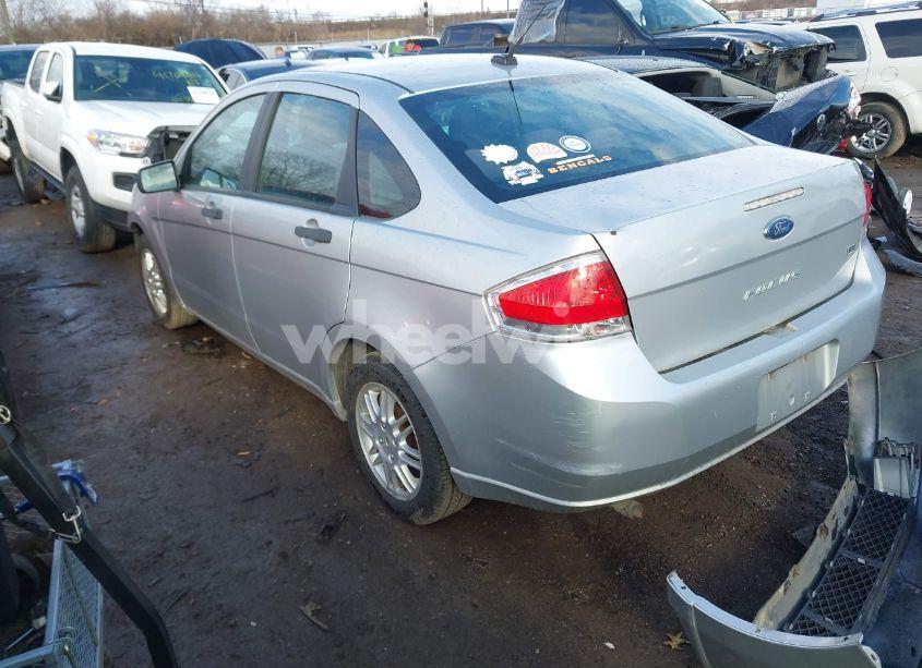 Photo 3 of 2011 Ford Focus SE (VIN 1FAHP3FN6BW188645)