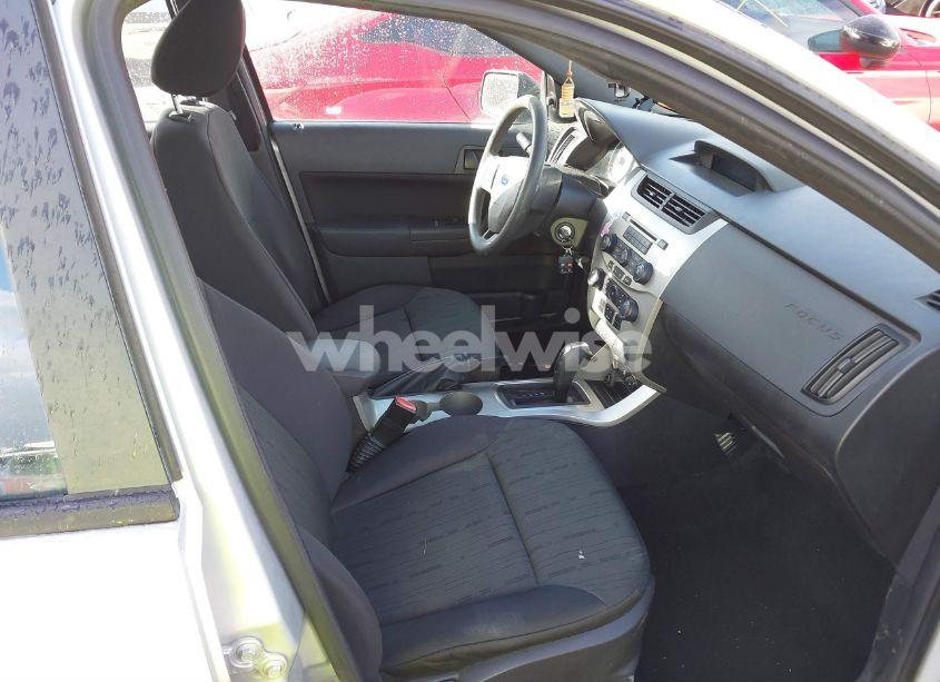 Photo 5 of 2011 Ford Focus SE (VIN 1FAHP3FN6BW188645)