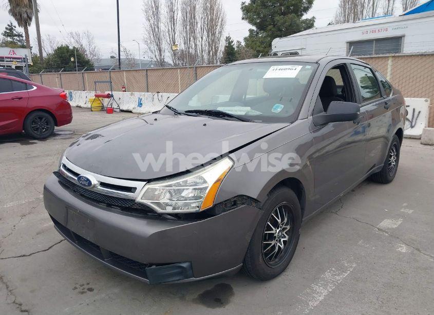 Photo 2 of 2011 Ford Focus SE (VIN 1FAHP3FN6BW195790)