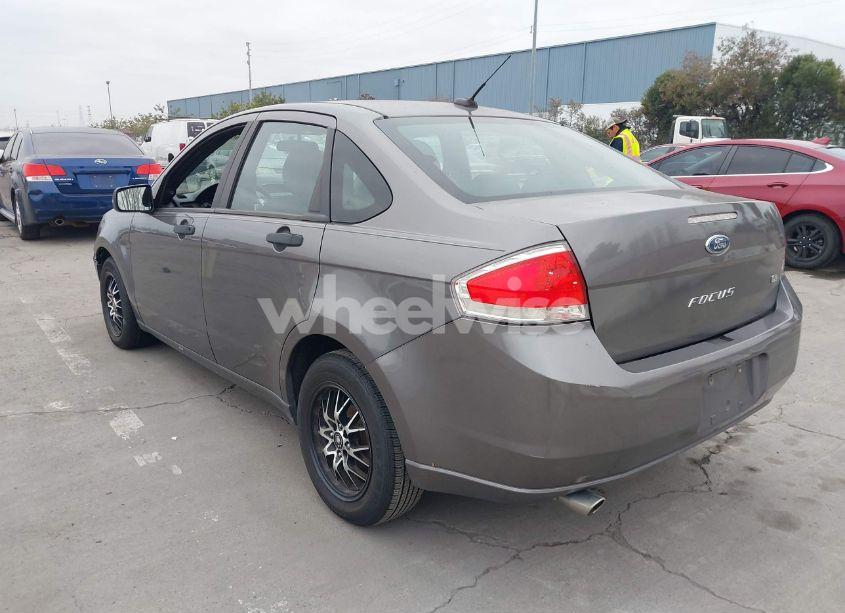 Photo 3 of 2011 Ford Focus SE (VIN 1FAHP3FN6BW195790)