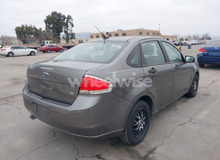 Photo 4 of 2011 Ford Focus SE (VIN 1FAHP3FN6BW195790)