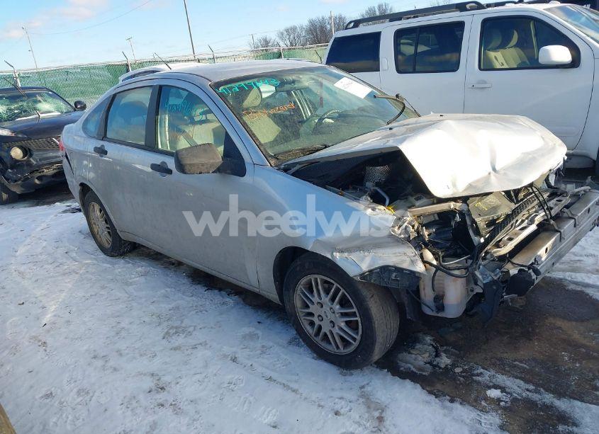 2010 Ford Focus SE (VIN 1FAHP3FN7AW122605) main photo