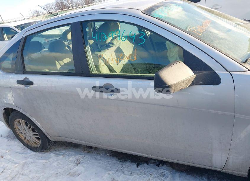 Photo 13 of 2010 Ford Focus SE (VIN 1FAHP3FN7AW122605)