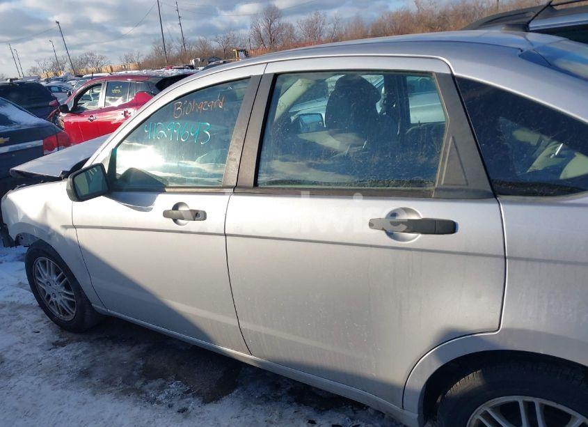 Photo 14 of 2010 Ford Focus SE (VIN 1FAHP3FN7AW122605)